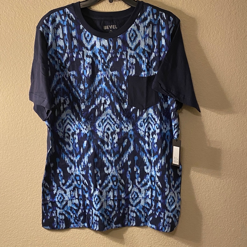 Bevel Men's Blue and Black Patterned Tee